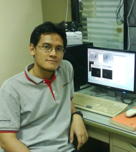 Foto tahun 2009 di laboratorium biomedis dan sistem elektronis, KMITL, Thailand